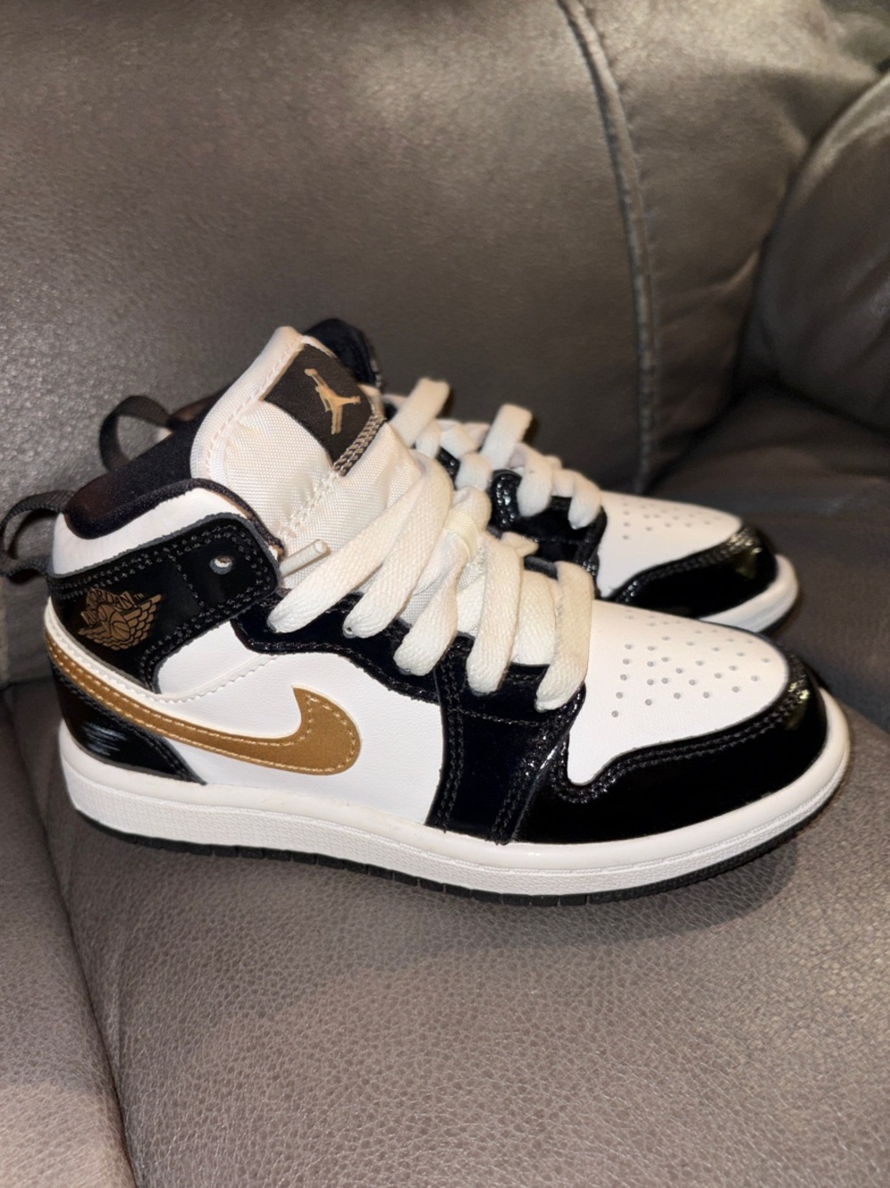 Nike Kids White Black Gold High-Top Sneakers Air Jordan - Picture 3 of 9